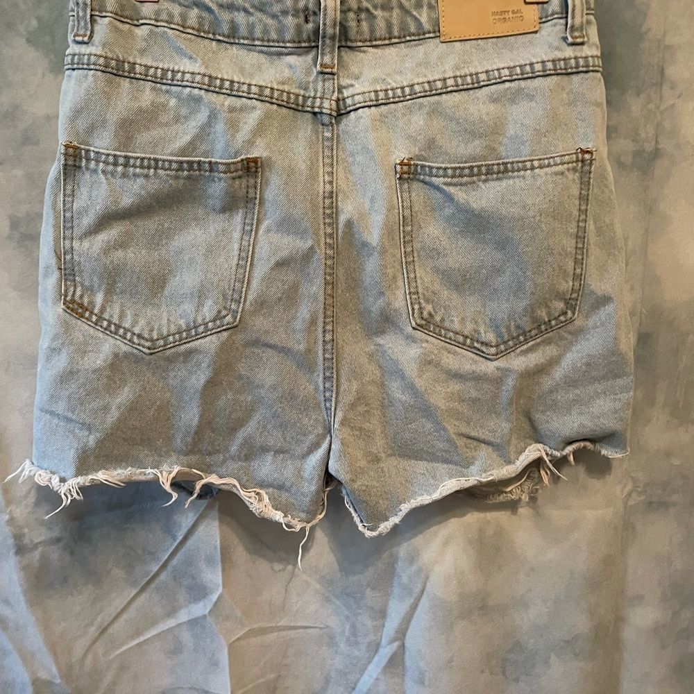 NASTY GAL • High Waisted Distressed shorts - Picture 8 of 9